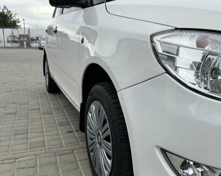 Белый Шкода Фабия, объемом двигателя 1.2 л и пробегом 150 тыс. км за 6700 $, фото 4 на Automoto.ua