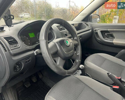 Белый Шкода Фабия, объемом двигателя 1.2 л и пробегом 70 тыс. км за 7000 $, фото 11 на Automoto.ua