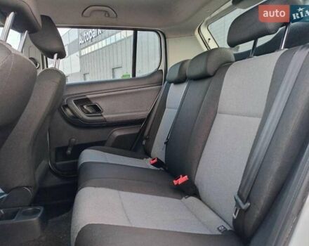 Белый Шкода Фабия, объемом двигателя 1.6 л и пробегом 264 тыс. км за 4540 $, фото 18 на Automoto.ua