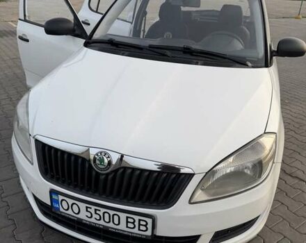 Белый Шкода Фабия, объемом двигателя 1.2 л и пробегом 224 тыс. км за 5200 $, фото 1 на Automoto.ua