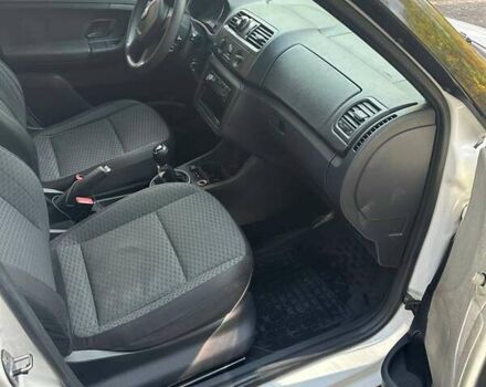 Білий Шкода Фабія, об'ємом двигуна 1.39 л та пробігом 283 тис. км за 4900 $, фото 8 на Automoto.ua