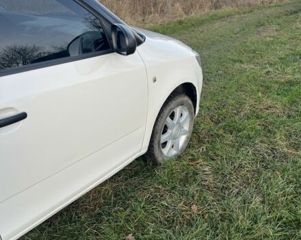 Белый Шкода Фабия, объемом двигателя 1.4 л и пробегом 210 тыс. км за 4899 $, фото 10 на Automoto.ua