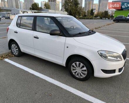 Белый Шкода Фабия, объемом двигателя 1.39 л и пробегом 117 тыс. км за 5800 $, фото 2 на Automoto.ua