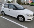 Белый Шкода Фабия, объемом двигателя 1.39 л и пробегом 117 тыс. км за 5800 $, фото 2 на Automoto.ua