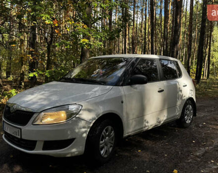 Шкода Фабия 2012 в Вышгороде на Automoto.ua Белый Шкода Фабия, объемом двигателя 1.6 л и пробегом 255 тыс. км за 5100 $, фото 2 на Automoto.ua
