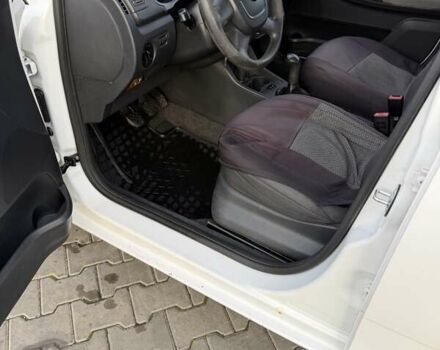 Белый Шкода Фабия, объемом двигателя 1.2 л и пробегом 224 тыс. км за 4500 $, фото 19 на Automoto.ua