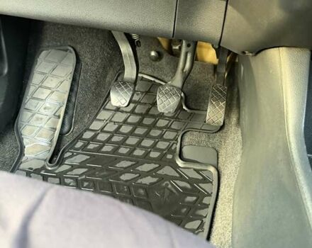 Белый Шкода Фабия, объемом двигателя 1.2 л и пробегом 224 тыс. км за 5200 $, фото 14 на Automoto.ua