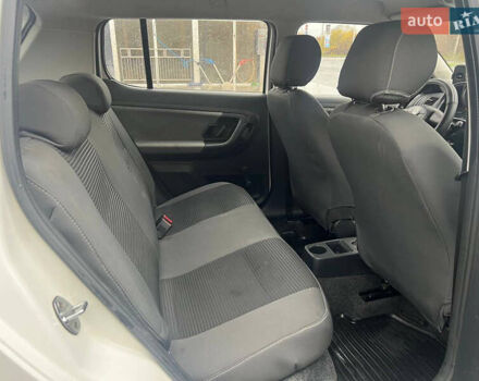 Белый Шкода Фабия, объемом двигателя 1.2 л и пробегом 70 тыс. км за 7000 $, фото 14 на Automoto.ua