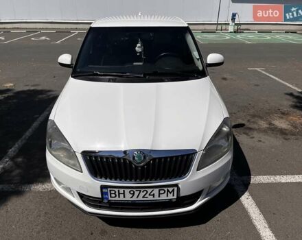 Белый Шкода Фабия, объемом двигателя 1.39 л и пробегом 176 тыс. км за 5400 $, фото 1 на Automoto.ua