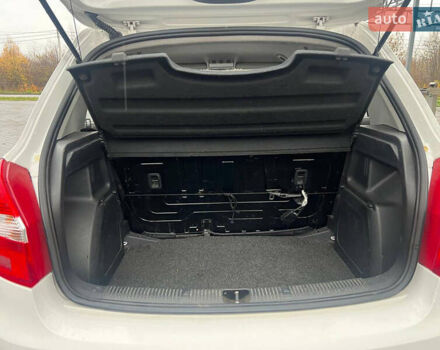 Белый Шкода Фабия, объемом двигателя 1.2 л и пробегом 70 тыс. км за 7000 $, фото 15 на Automoto.ua