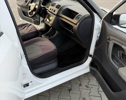 Белый Шкода Фабия, объемом двигателя 1.2 л и пробегом 224 тыс. км за 5200 $, фото 21 на Automoto.ua