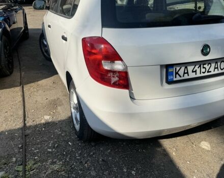 Белый Шкода Фабия, объемом двигателя 1.2 л и пробегом 280 тыс. км за 2800 $, фото 4 на Automoto.ua