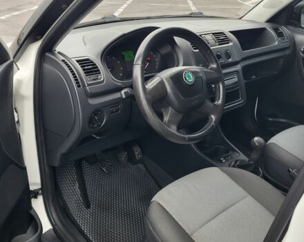 Белый Шкода Фабия, объемом двигателя 1.4 л и пробегом 172 тыс. км за 6200 $, фото 5 на Automoto.ua