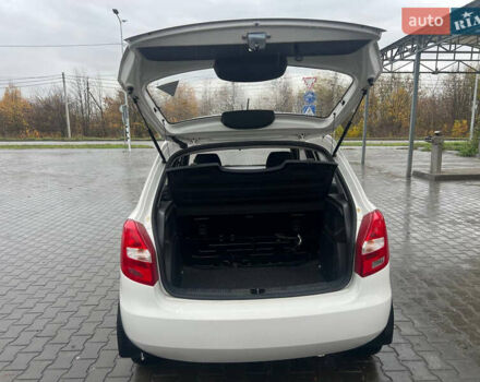 Белый Шкода Фабия, объемом двигателя 1.2 л и пробегом 70 тыс. км за 7000 $, фото 16 на Automoto.ua