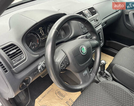 Белый Шкода Фабия, объемом двигателя 1.4 л и пробегом 163 тыс. км за 10300 $, фото 11 на Automoto.ua