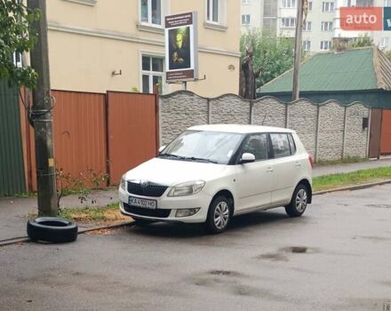 Шкода Фабия 2012 в Киеве на Automoto.ua Белый Шкода Фабия, объемом двигателя 1.39 л и пробегом 229 тыс. км за 5400 $, фото 1 на Automoto.ua