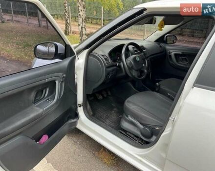 Білий Шкода Фабія, об'ємом двигуна 1.39 л та пробігом 160 тис. км за 5900 $, фото 23 на Automoto.ua