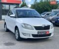 Белый Шкода Фабия, объемом двигателя 1.4 л и пробегом 235 тыс. км за 5640 $, фото 2 на Automoto.ua