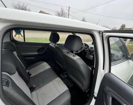 Белый Шкода Фабия, объемом двигателя 1.2 л и пробегом 184 тыс. км за 4700 $, фото 3 на Automoto.ua