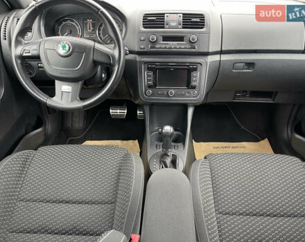 Белый Шкода Фабия, объемом двигателя 1.4 л и пробегом 163 тыс. км за 10300 $, фото 19 на Automoto.ua