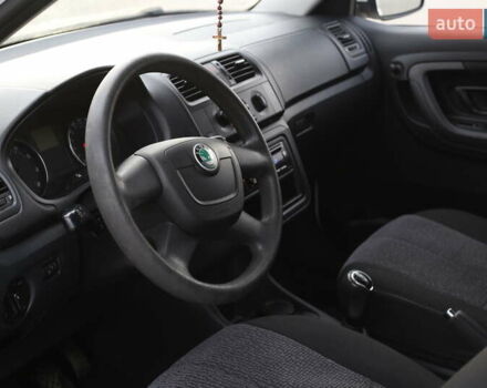 Белый Шкода Фабия, объемом двигателя 1.39 л и пробегом 125 тыс. км за 5800 $, фото 9 на Automoto.ua