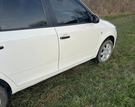 Белый Шкода Фабия, объемом двигателя 1.4 л и пробегом 210 тыс. км за 4899 $, фото 8 на Automoto.ua