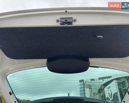 Белый Шкода Фабия, объемом двигателя 1.4 л и пробегом 163 тыс. км за 10300 $, фото 24 на Automoto.ua