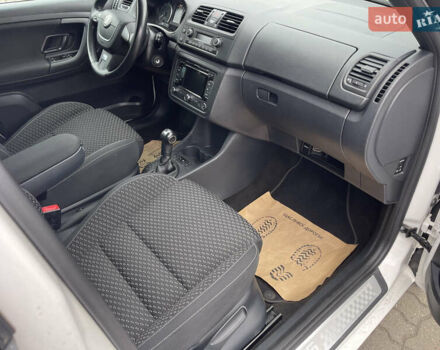 Белый Шкода Фабия, объемом двигателя 1.4 л и пробегом 163 тыс. км за 10300 $, фото 15 на Automoto.ua