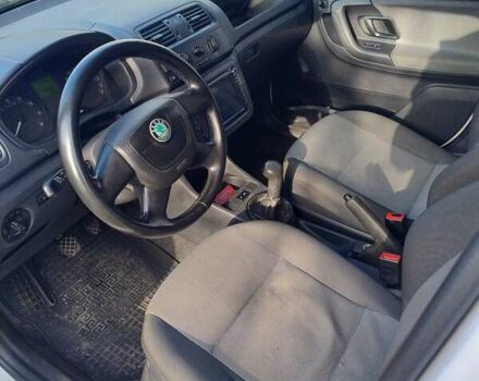 Белый Шкода Фабия, объемом двигателя 1.39 л и пробегом 316 тыс. км за 5200 $, фото 12 на Automoto.ua