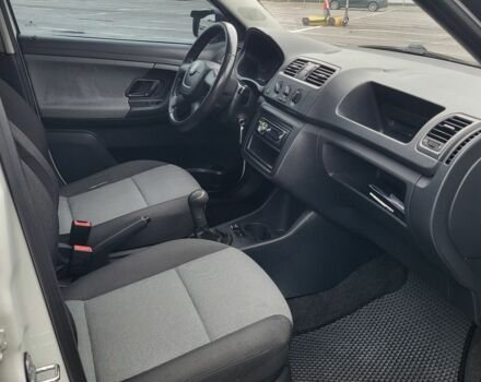 Белый Шкода Фабия, объемом двигателя 1.4 л и пробегом 172 тыс. км за 6200 $, фото 6 на Automoto.ua