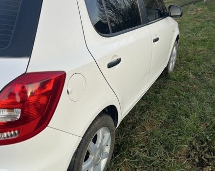 Белый Шкода Фабия, объемом двигателя 1.4 л и пробегом 210 тыс. км за 4899 $, фото 7 на Automoto.ua