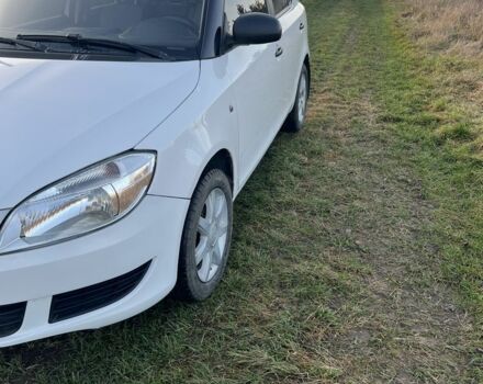 Белый Шкода Фабия, объемом двигателя 1.4 л и пробегом 210 тыс. км за 4899 $, фото 1 на Automoto.ua