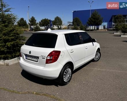Белый Шкода Фабия, объемом двигателя 1.39 л и пробегом 176 тыс. км за 5400 $, фото 7 на Automoto.ua