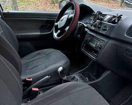 Белый Шкода Фабия, объемом двигателя 1.39 л и пробегом 257 тыс. км за 4600 $, фото 12 на Automoto.ua