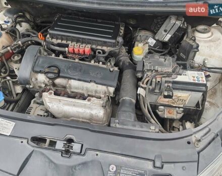 Білий Шкода Фабія, об'ємом двигуна 1.39 л та пробігом 231 тис. км за 5600 $, фото 1 на Automoto.ua