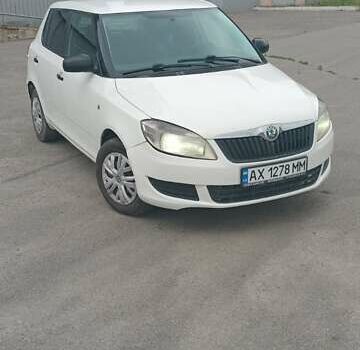 Белый Шкода Фабия, объемом двигателя 1.39 л и пробегом 304 тыс. км за 3950 $, фото 1 на Automoto.ua