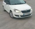 Белый Шкода Фабия, объемом двигателя 1.39 л и пробегом 304 тыс. км за 3950 $, фото 1 на Automoto.ua