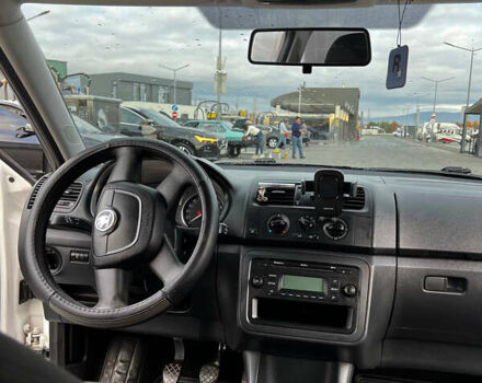 Білий Шкода Фабія, об'ємом двигуна 1.39 л та пробігом 240 тис. км за 6000 $, фото 8 на Automoto.ua