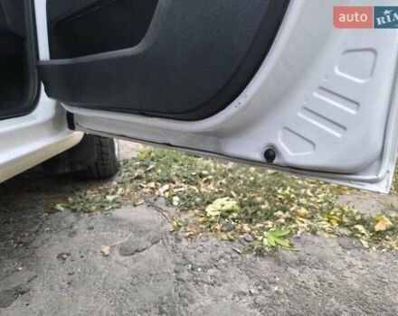 Белый Шкода Фабия, объемом двигателя 1.4 л и пробегом 113 тыс. км за 6400 $, фото 5 на Automoto.ua