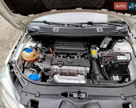 Белый Шкода Фабия, объемом двигателя 1.39 л и пробегом 126 тыс. км за 5998 $, фото 9 на Automoto.ua