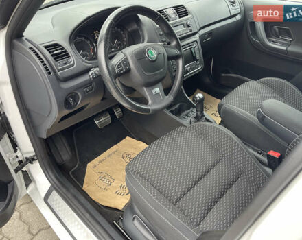 Белый Шкода Фабия, объемом двигателя 1.4 л и пробегом 163 тыс. км за 10300 $, фото 10 на Automoto.ua