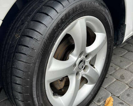 Білий Шкода Фабія, об'ємом двигуна 1.39 л та пробігом 240 тис. км за 6000 $, фото 6 на Automoto.ua