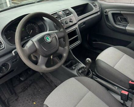 Білий Шкода Фабія, об'ємом двигуна 1.2 л та пробігом 305 тис. км за 4100 $, фото 8 на Automoto.ua