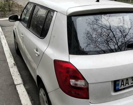Белый Шкода Фабия, объемом двигателя 1.4 л и пробегом 249 тыс. км за 4500 $, фото 2 на Automoto.ua