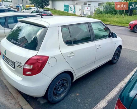 Белый Шкода Фабия, объемом двигателя 1.2 л и пробегом 240 тыс. км за 4500 $, фото 3 на Automoto.ua
