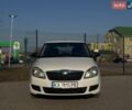 Белый Шкода Фабия, объемом двигателя 1.4 л и пробегом 220 тыс. км за 4999 $, фото 1 на Automoto.ua