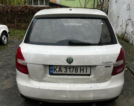 Белый Шкода Фабия, объемом двигателя 1.4 л и пробегом 320 тыс. км за 3200 $, фото 4 на Automoto.ua