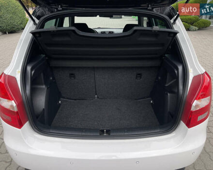 Белый Шкода Фабия, объемом двигателя 1.4 л и пробегом 163 тыс. км за 10300 $, фото 23 на Automoto.ua