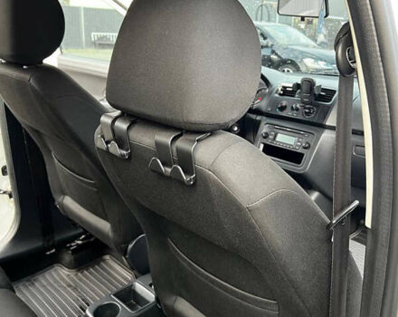 Білий Шкода Фабія, об'ємом двигуна 1.39 л та пробігом 240 тис. км за 6000 $, фото 12 на Automoto.ua