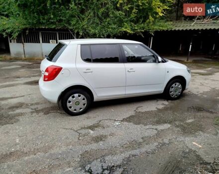 Белый Шкода Фабия, объемом двигателя 1.39 л и пробегом 126 тыс. км за 5998 $, фото 2 на Automoto.ua